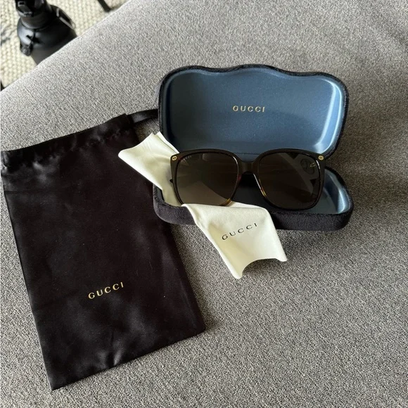 Women’s Gucci sunglasses - Picture 4 of 6